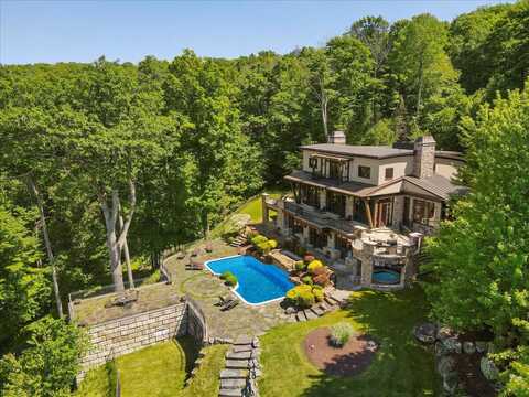 165 Pennwood Drive, Greentown, PA 18426