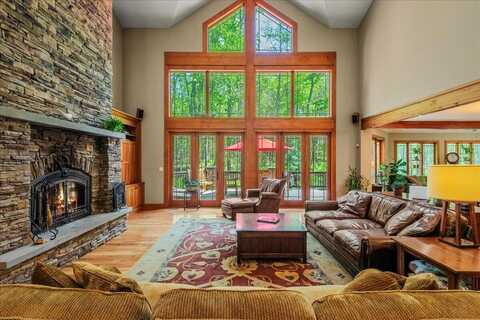 44 Watawga Way W, Gouldsboro, PA 18424