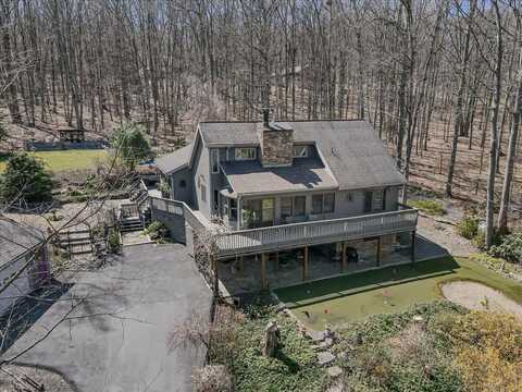 141 Cove Point Circle, Lakeville, PA 18438