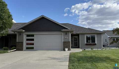 407 Cypress Cir, Harrisburg, SD 57032