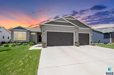 5205 S Eastwind Ave, Sioux Falls, SD 57108