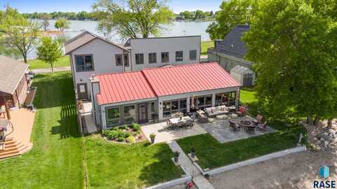 6604 Peninsula Pt, Wentworth, SD 57075