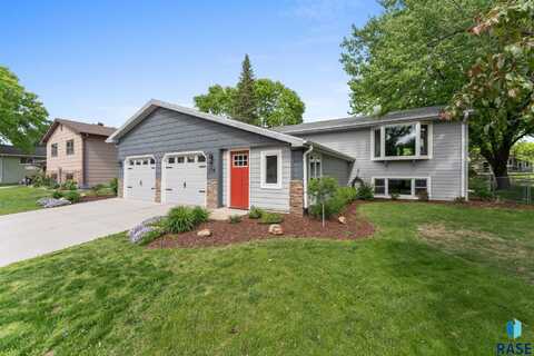 208 S Yellowstone Dr, Brandon, SD 57005