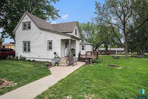 206 E 9th St, Dell Rapids, SD 57022