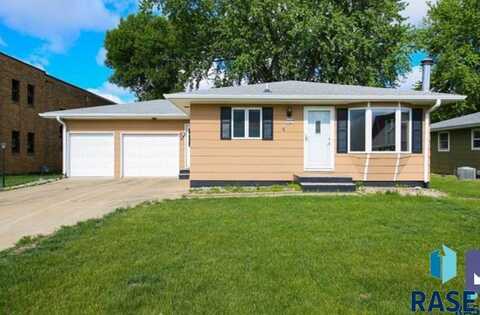 121 S Elm St, Lennox, SD 57039