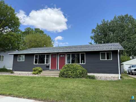 822 S Jessica Ave, Sioux Falls, SD 57103