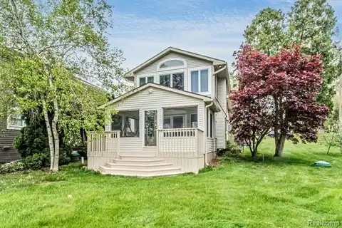 9047 GALE Road, White Lake, MI 48386