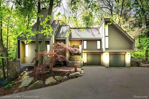 4943 CANYON OAKS Drive, Brighton, MI 48114