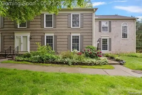 1477 CARRIAGE Lane, Rochester Hills, MI 48306