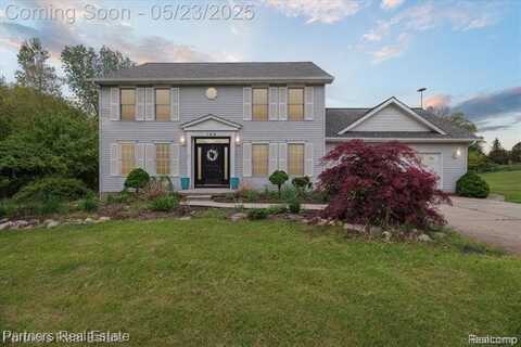 160 Mill Oaks Lane, Holly, MI 48442