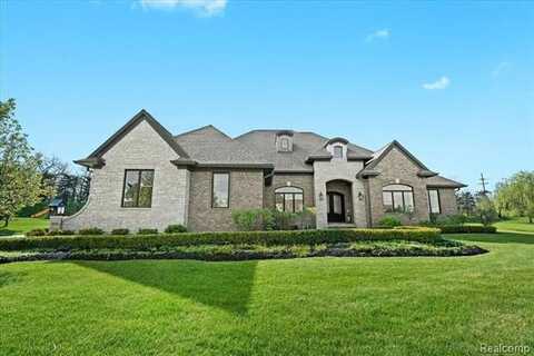 10580 STONEY POINT Drive, South Lyon, MI 48178