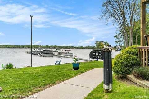 895 S PONTIAC Trail, Walled Lake, MI 48390