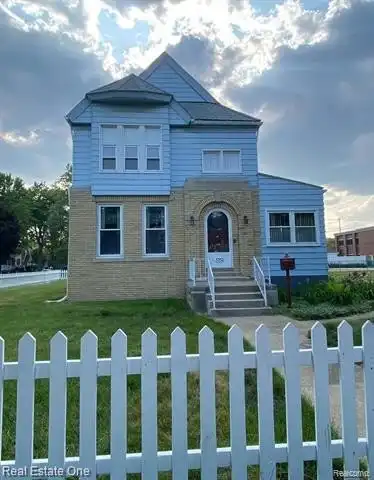 3352 4TH Street, Wyandotte, MI 48192