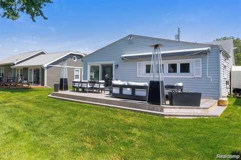 1466 Rossdale Drive, Waterford, MI 48328