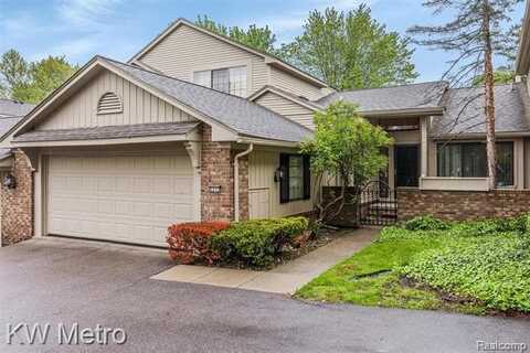 7273 CREEKS BEND Court, West Bloomfield, MI 48322