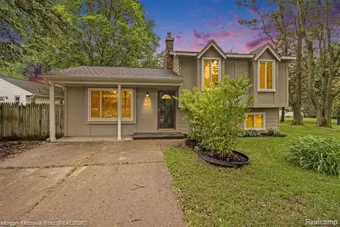 9175 Maplewood Drive, White Lake, MI 48386
