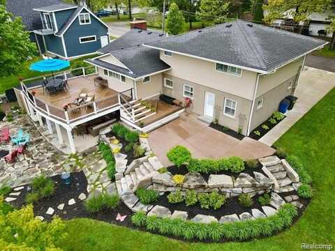 1451 SHORELINE Drive, Hartland, MI 48353
