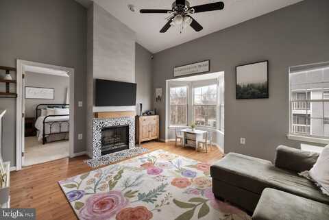 665 CONSTELLATION SQUARE SE, LEESBURG, VA 20175