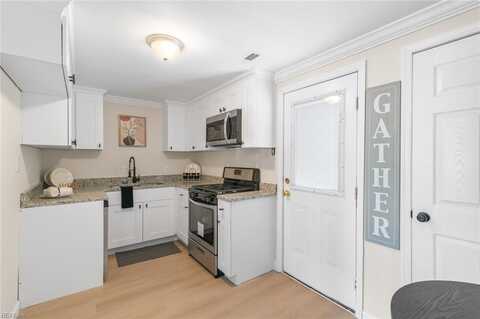 103 E Weaver Rd, Hampton, VA 23666