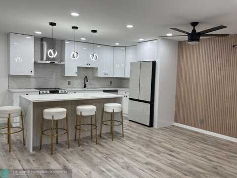 2905 Victoria Pl, Pompano Beach, FL 33066