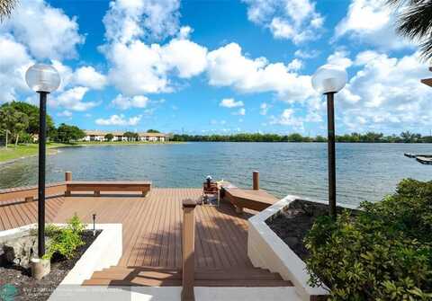 1005 Republic Ct, Deerfield Beach, FL 33442