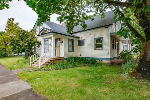 704 OAK ST, Brownsville, OR 97327