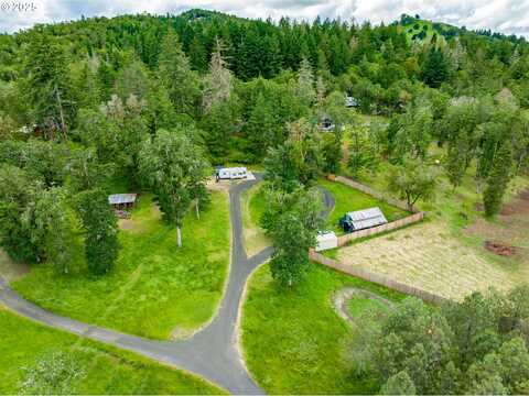 1445 WHISTLERS LN, Roseburg, OR 97470