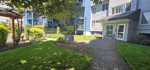 8720 SW TUALATIN RD, Tualatin, OR 97062