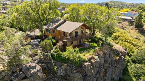 1721 E 8TH ST, The Dalles, OR 97058