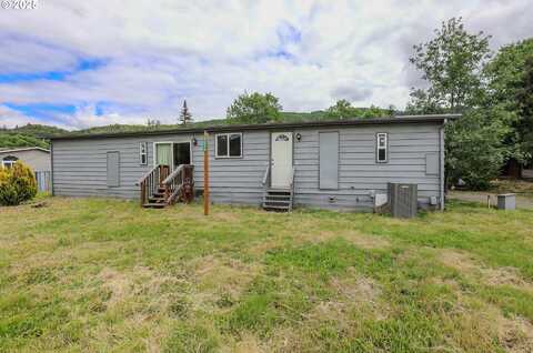 1028 CORNUTT ST, Myrtle Creek, OR 97457