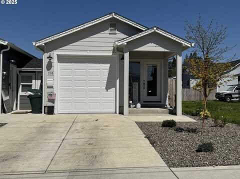 158 SE MOSHER AVE, Roseburg, OR 97470