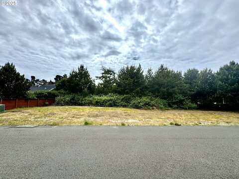 Lake Point DR, Florence, OR 97439