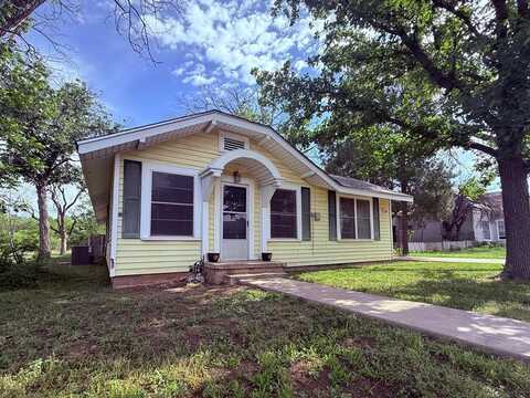 714 Duke St, Eden, TX 76837