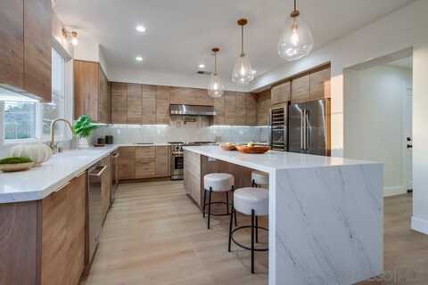 2482 San Clemente Ave, Vista, CA 92084