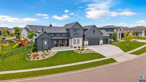 212 Autumnwood Ct, Sioux Falls, SD 57110