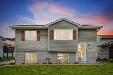 4026 Mark Drive, Waterloo, IA 50701