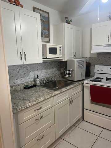 132 Berkshire F, West Palm Beach, FL 33417