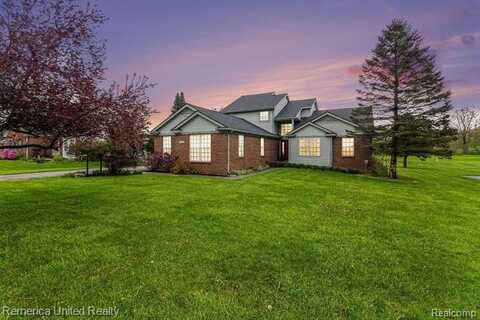 1390 COURTNEY, Hartland, MI 48353