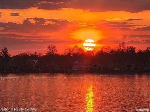 138 Welfare Boulevard, Commerce Township, MI 48390