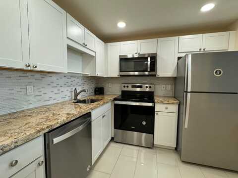 9355 SW 8th Street, Boca Raton, FL 33428