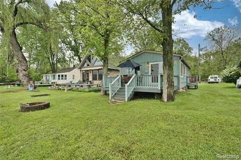 12123 Kirby Lane, South Lyon, MI 48178