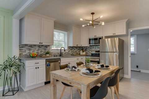 206 S Lloyd Street, Suffolk, VA 23434