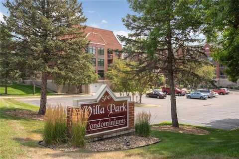 500 County Road B W, Roseville, MN 55113