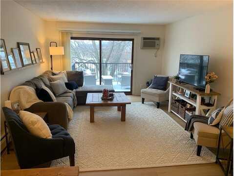 2800 Hillsboro Avenue N, New Hope, MN 55427