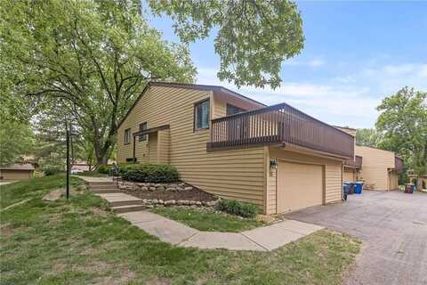 135 W Eagle Lake Drive, Maple Grove, MN 55369