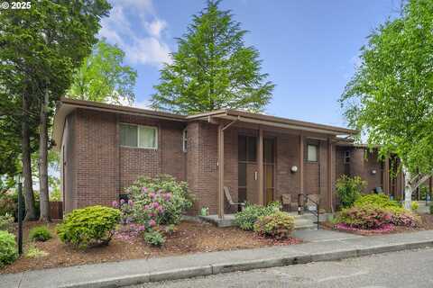 11490 SW CROWN DR, King City, OR 97224
