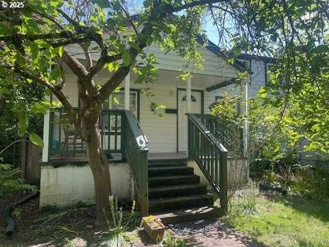 239 D ST, Springfield, OR 97477