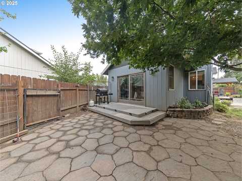 1616 PRIMROSE LN, Forest Grove, OR 97116