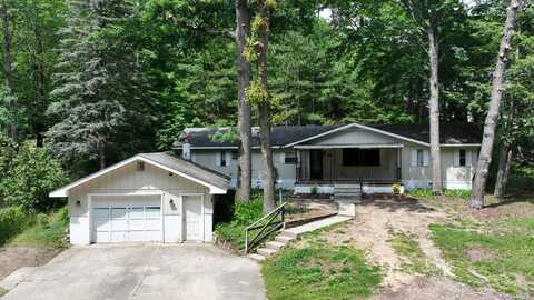 510 Edelweiss Trail, Gaylord, MI 49735