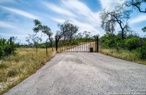 3044 County Road 2615, Rio Medina, TX 78066